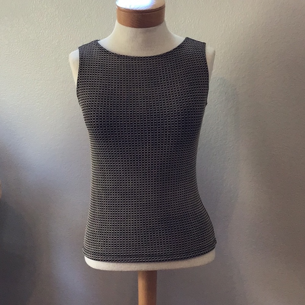 Baranda form fitting top.